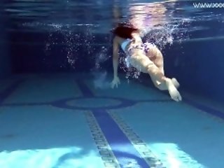 Andreina De Luxe almost blue underwatershow